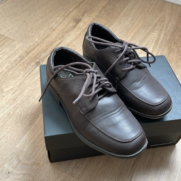 Kenneth Cole Shoes - Picture 1 of 4
